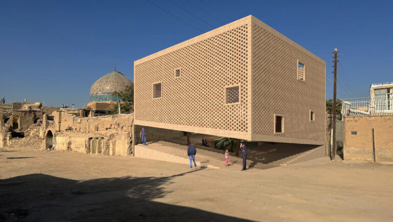 Nazar_Khāneh ; a viewing point for living in Isfahan city